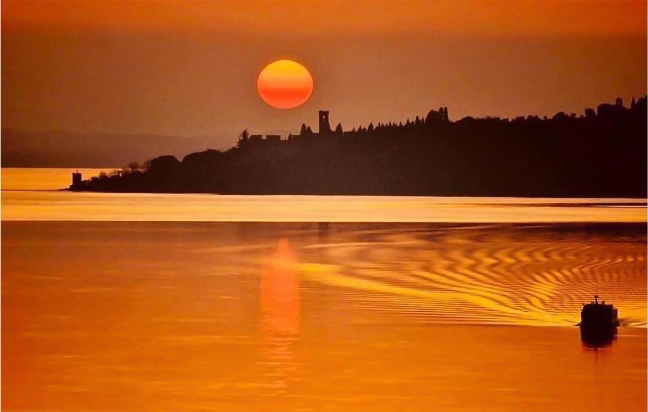 Beautiful Stacaravan In Tuoro Sul Trasimeno Villa Exterior foto