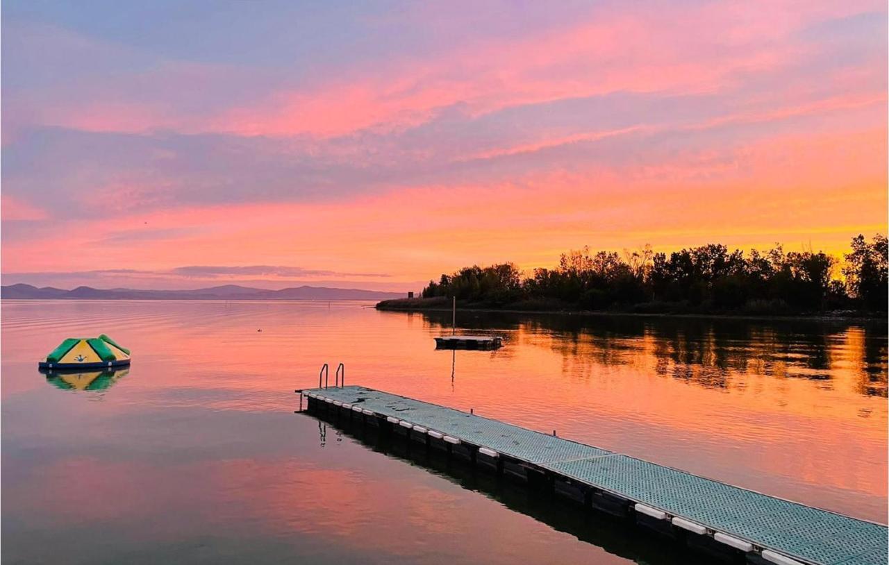 Beautiful Stacaravan In Tuoro Sul Trasimeno Villa Exterior foto